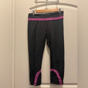 Lulelemon pace rival crop. Size 8. Charcoal with fuscia.